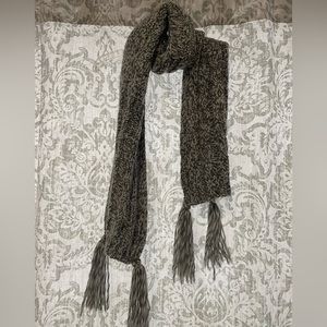 Hollister Super Soft Cozy Woven Knit Tassel Scarf Gray White OS
